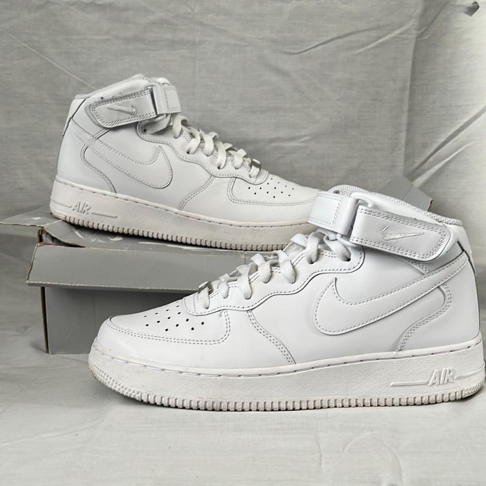 White mid air force 1